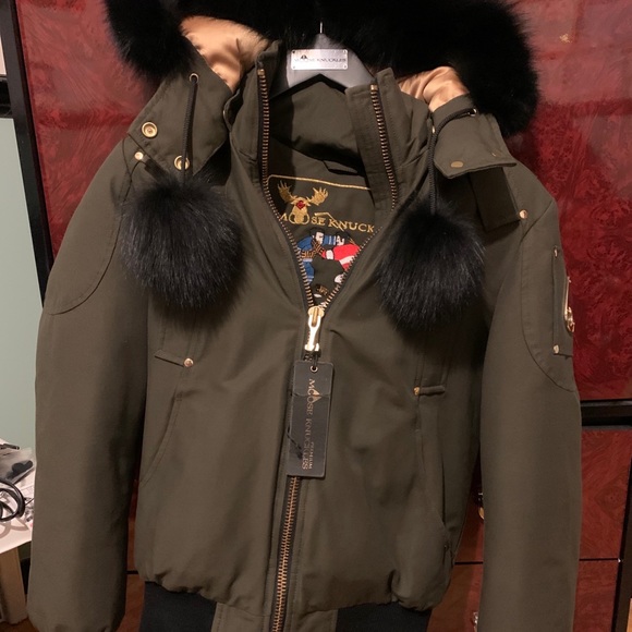 Bomber moose knuckle jacket asking for 500$ - Picture 2 of 4